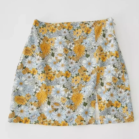 *NWOT UO Darren Notched Linen Mini Skirt size small - Picture 1 of 9